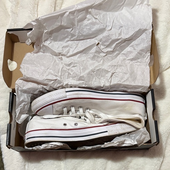 White High-Top Convers with Red Accent - Picture 3 of 4